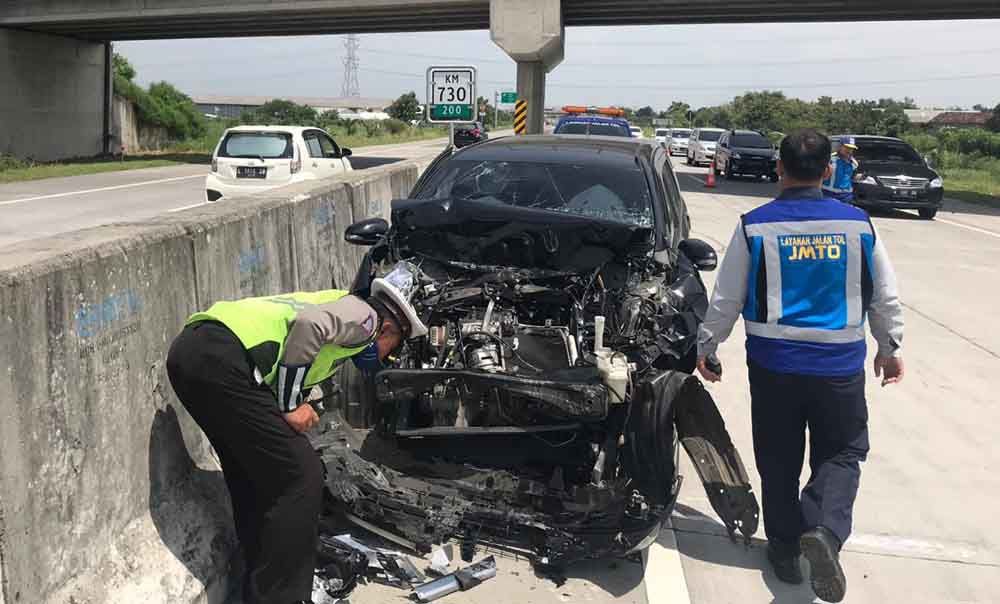 Daihatsu Sigra kecelakaan di Tol Surabaya-Mojokerto