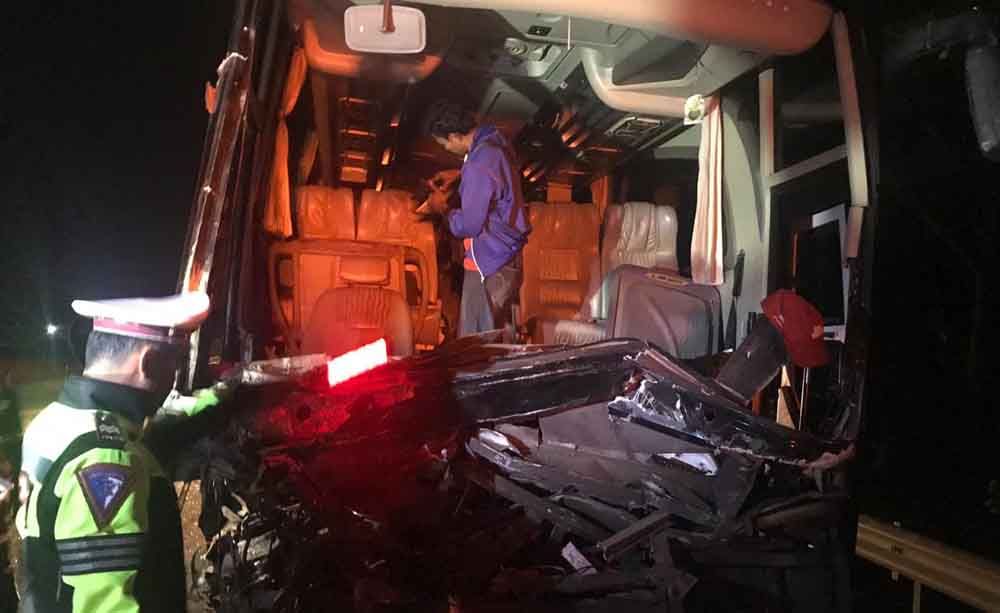 Kecelakaan bus di Tol Jombang