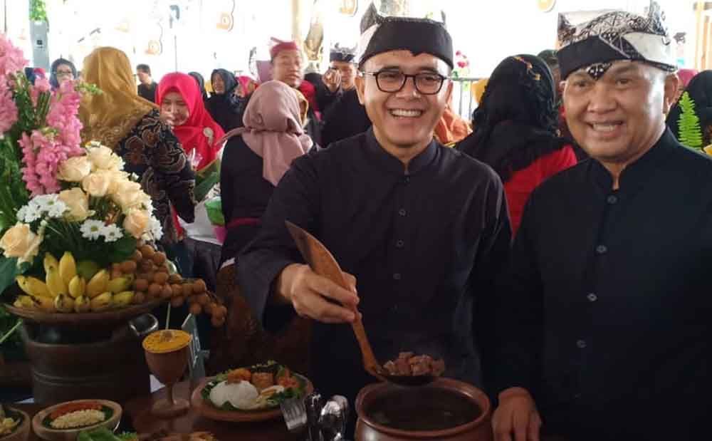 Abdullah Azwar Anas membuka Festival Banyuwangi Kuliner