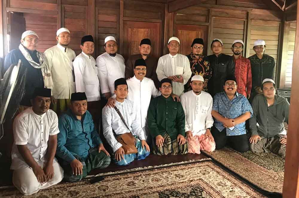 Gus Ipul dan Gus-Lora dalam pertemuan tertutup