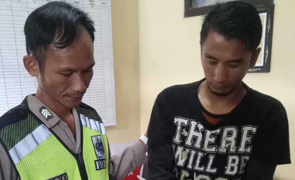 Tersangka ditangkap polisi
