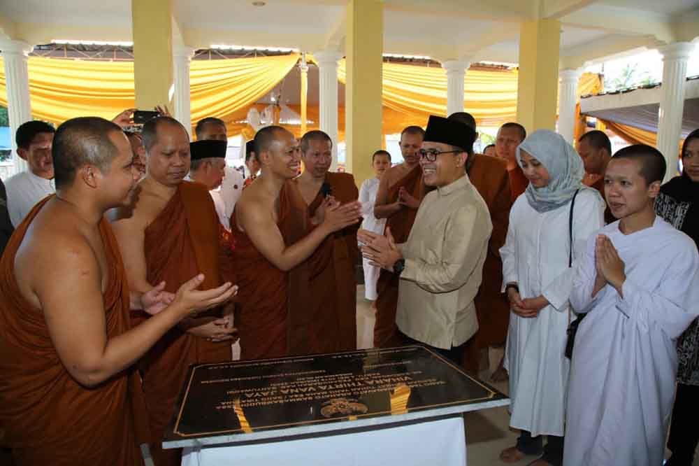 Resmikan Vihara, Bupati Anas Dorong Tempat Ibadah yang Multiguna