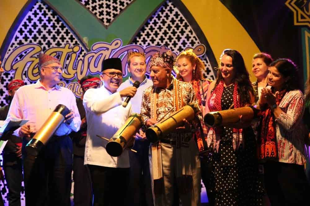 Bupati Anas ajak wisatawan dari Amerika mencoba musik patrol