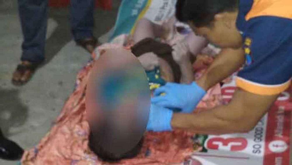 Korban divisum oleh petugas