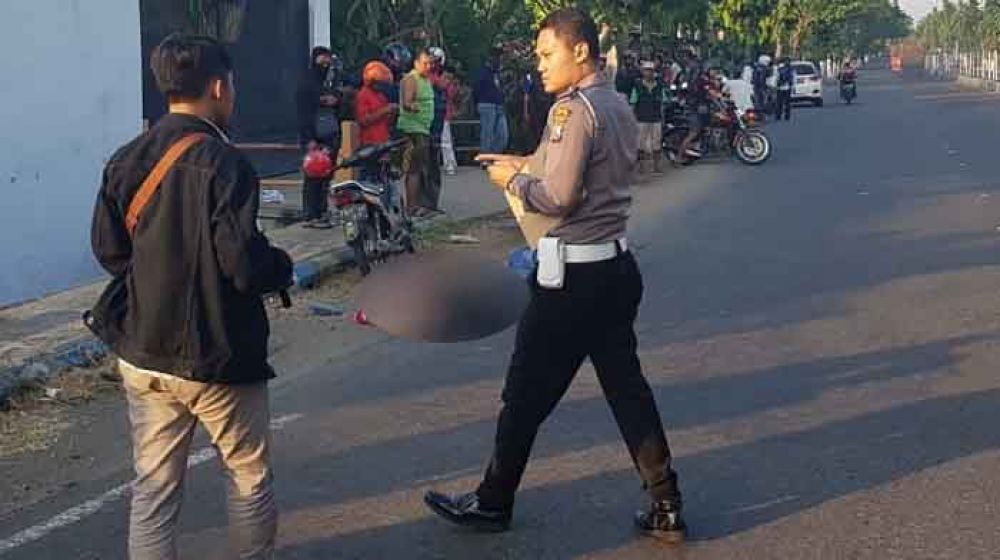 Polisi mendatangi lokasi kecelakaan di Madiun