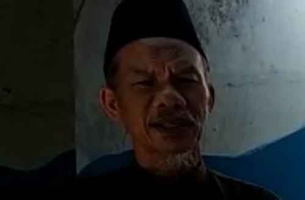 Pengasuh Pondok Pesantren Riyadhus Sholihin, Gus Zakaria