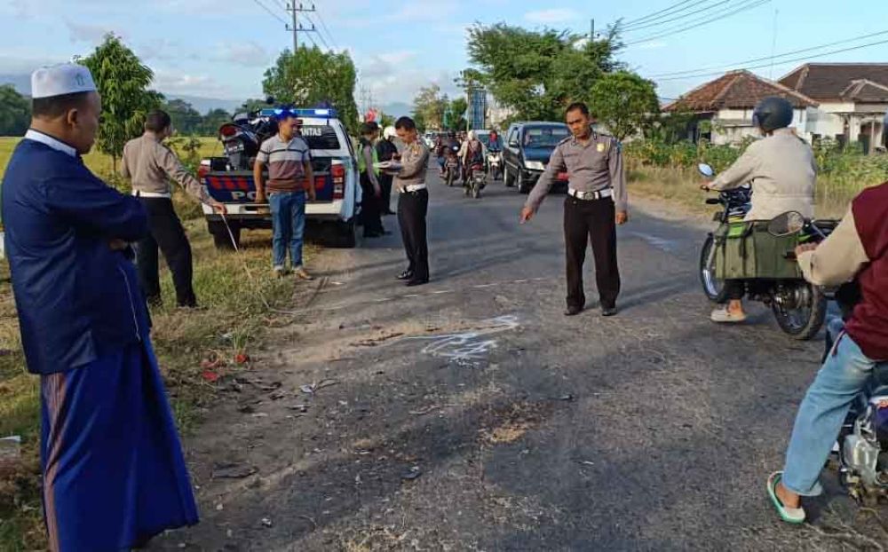 Polisi mendatangi lokasi kecelakaan di Ponorogo