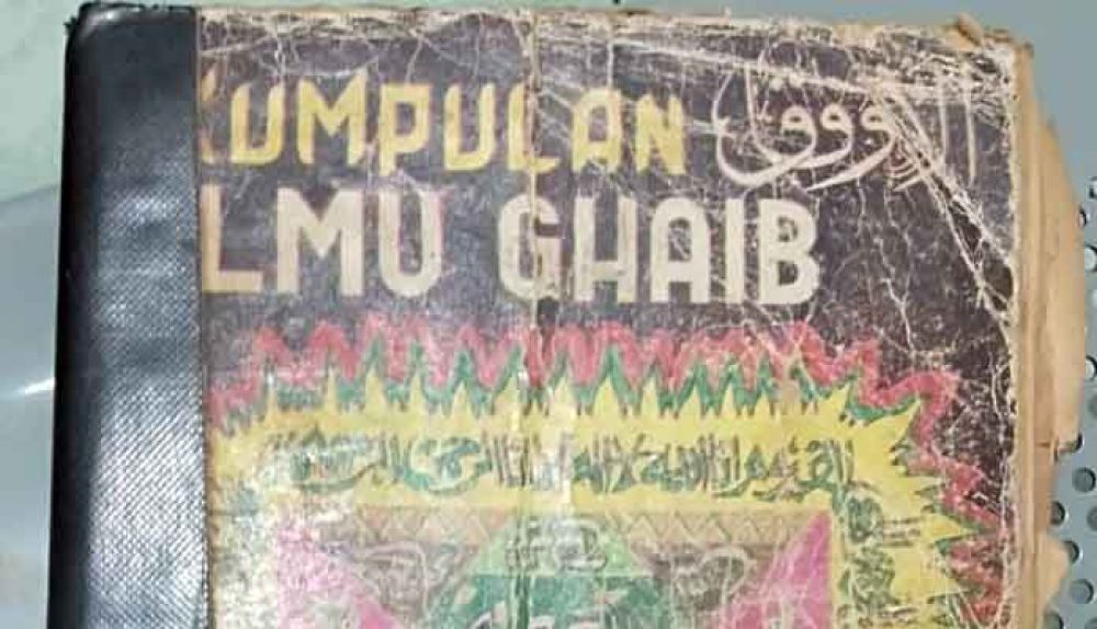 Buku Ilmu Ghaib Jadi Panduan Tabib Gadungan yang Beraksi di Surabaya