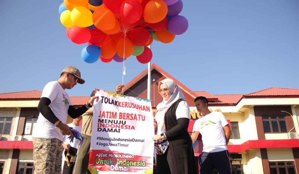 Pelepasan balon tolak kerusuhan di Polres Probolinggo