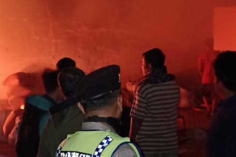 Kebakaran di gudang kacang di Pasuruan