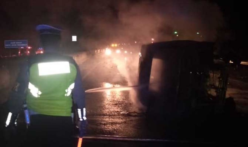 Pikap terbakar di Tol Kertosono-Nganjuk
