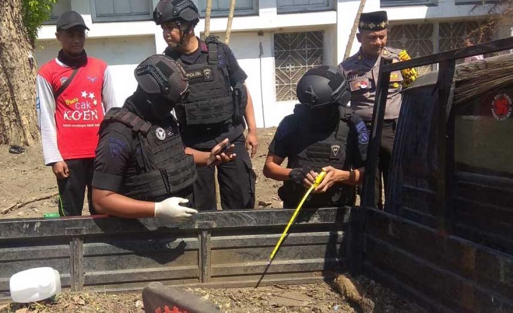 Mortir yang ditemukan ditaruh di pikap