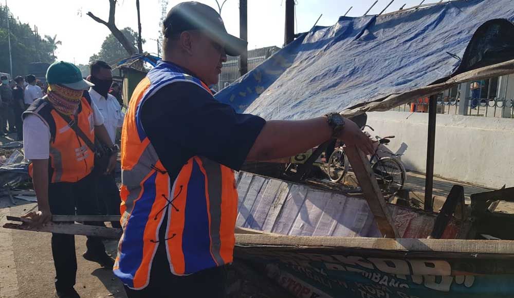 Penertiban PKL di Stasiun Jombang