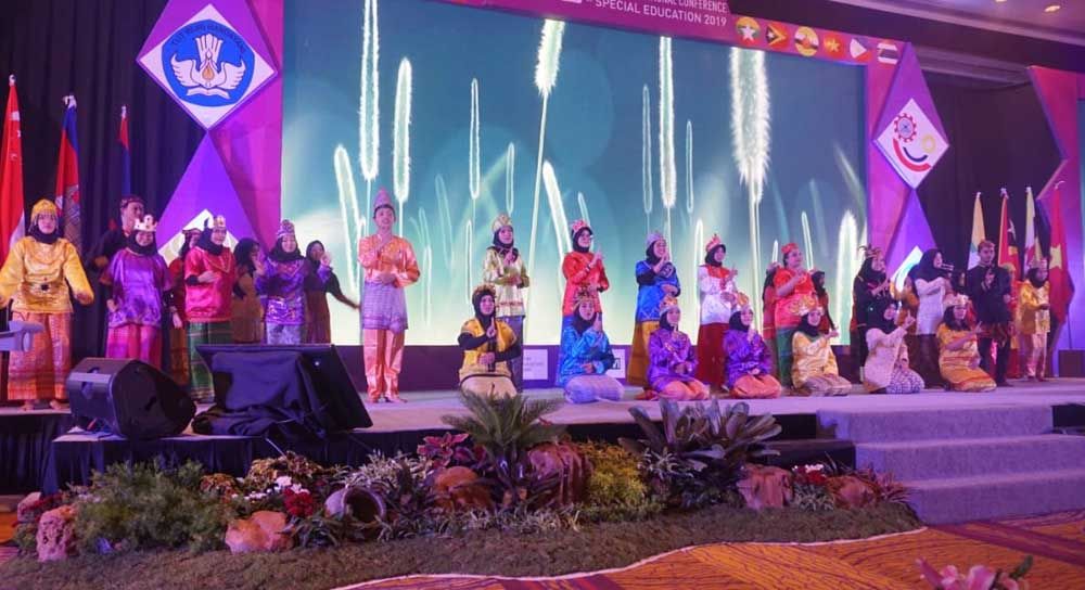 Konferensi pendidikan inklusi di Hotel Shangri-La Surabaya