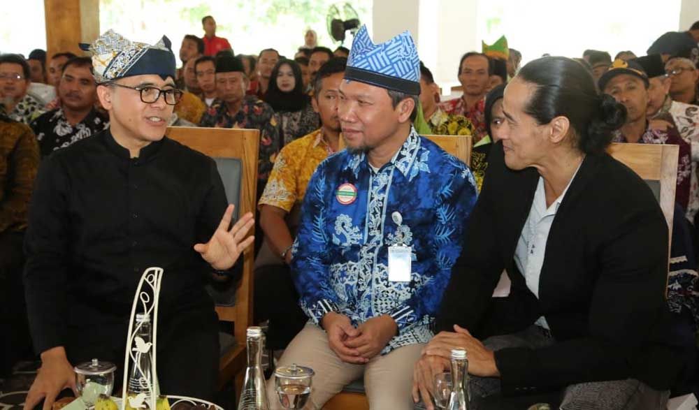 Bupati Anas bersama Ade Rai