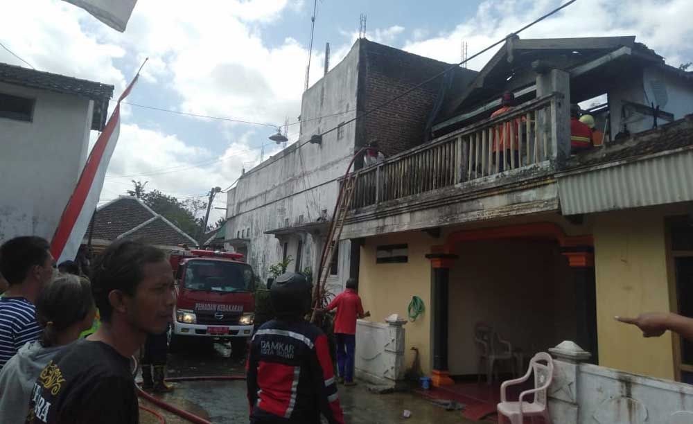 Rumah di Blitar yang terbakar