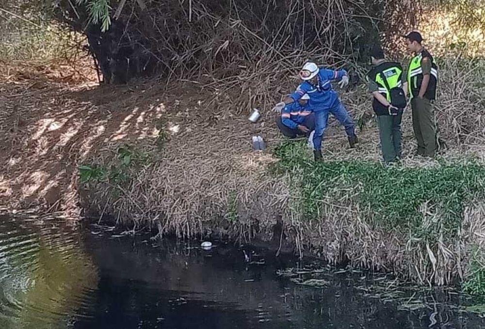 Pengambilan sample air Sungai Mungkungan