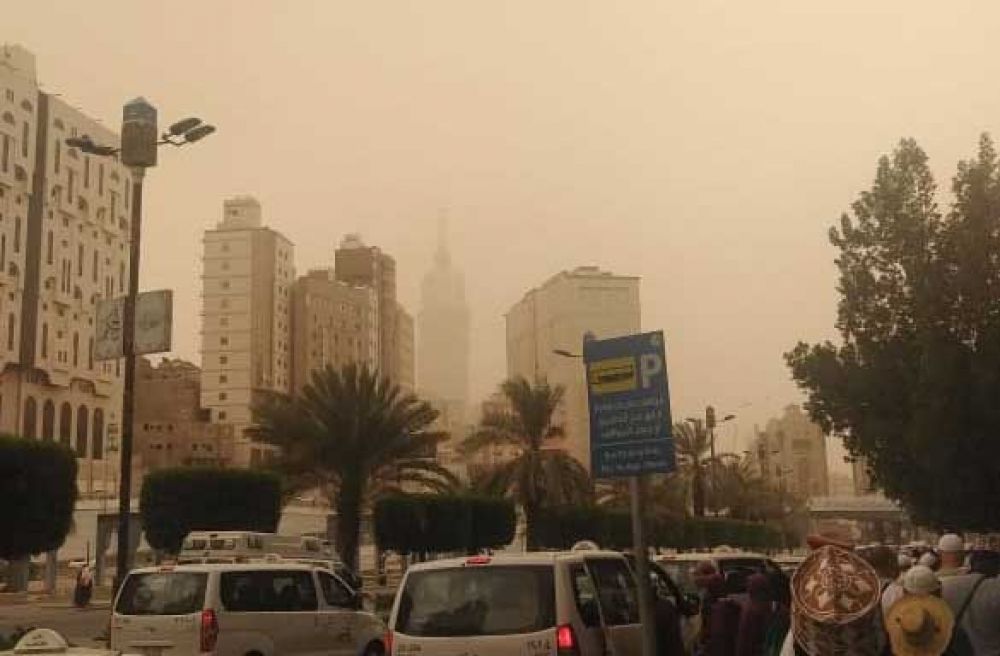 Cuaca di Mekkah mendung dan hujan hari ini