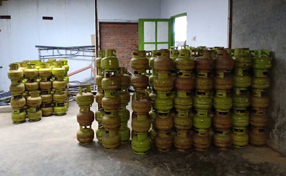 Ruko atau gudang di Jombang tempat pengoplosan elpiji digrebek