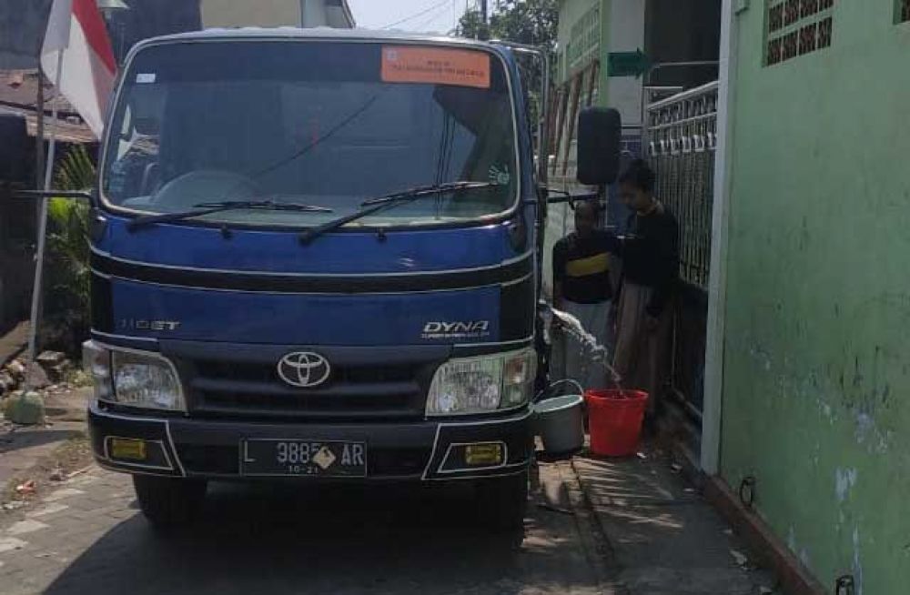 Pengiriman truk tangki di Ngindeng Jangkungan