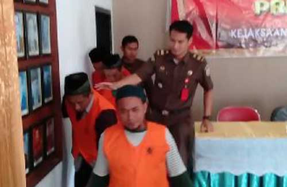 Tersangka pembunuhan dan pembakaran mayat di Mojokerto