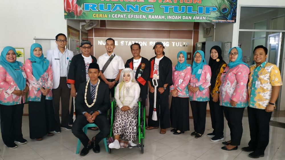 Pasangan Widayanto dan Eka menikah di RSUD dr Harjono Ponorogo