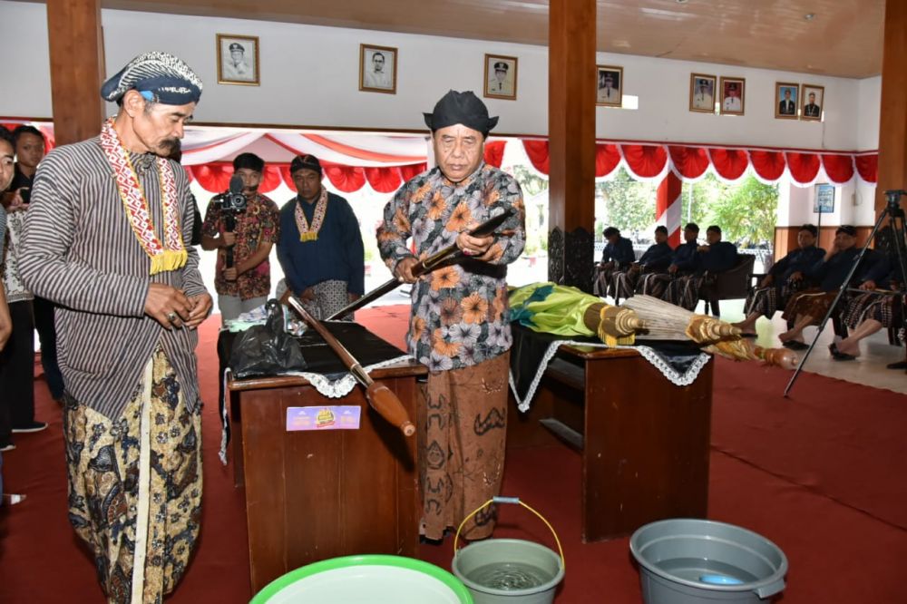 Prosesi jamasan di Trenggalek