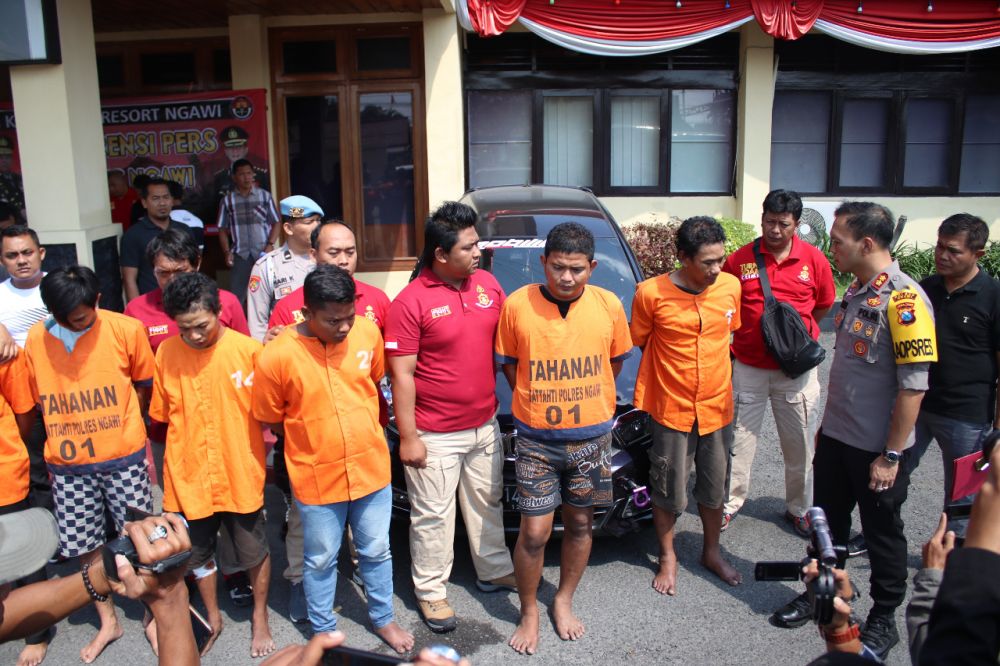 Komplotan Copet Hp Modus Nyalakan Petasan di Konser Jikustik Dibekuk