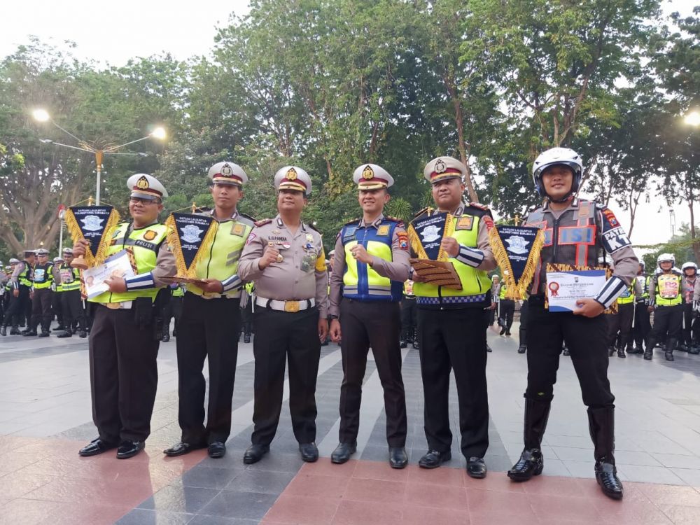 Beri Tilang Terbanyak pada Pelanggar, Polsek Wonokromo dapat Reward