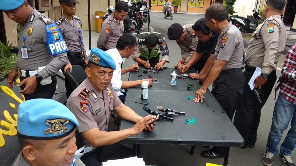Pemeriksaan senpi di Polres Blitar Kota