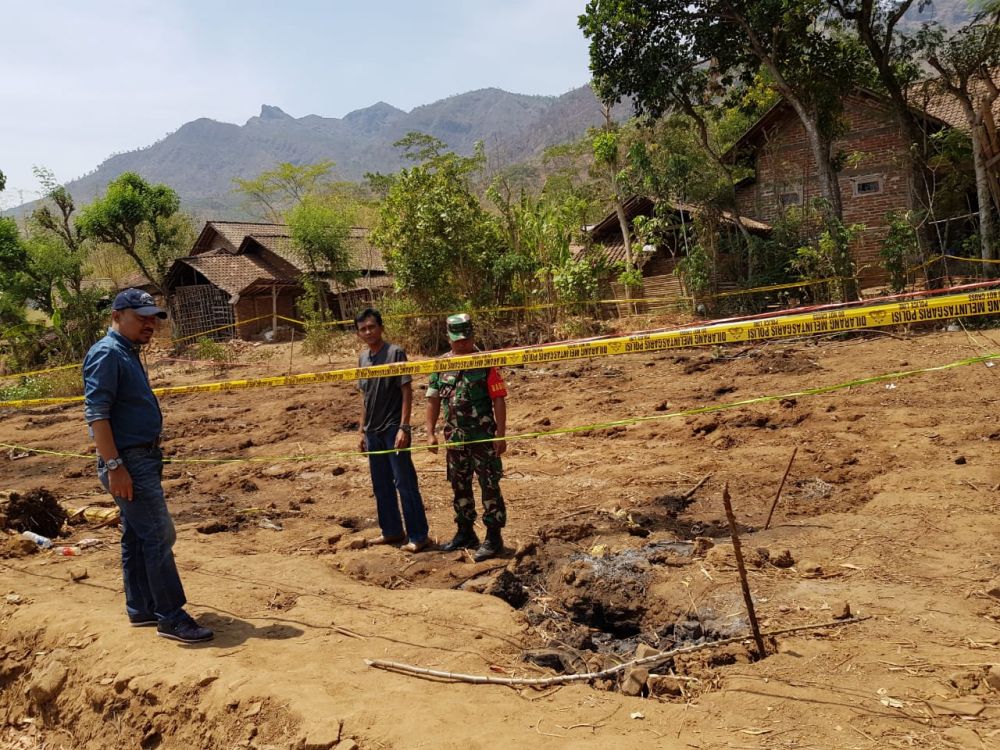 Semburan api di tanah tegalan Ponorogo