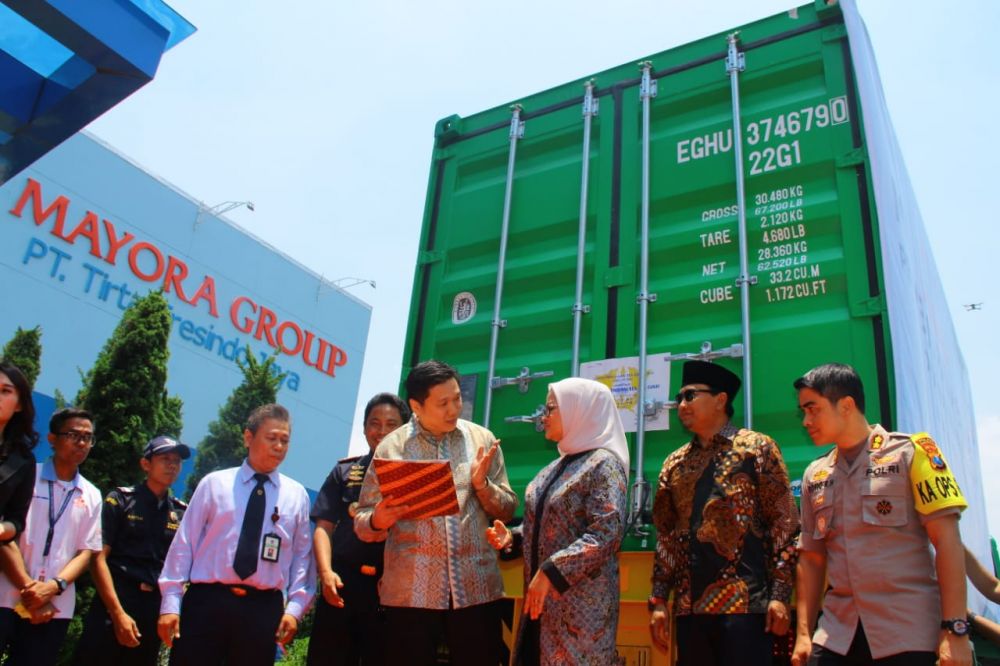 Pelepasan air mineral produk Indonesia ke Singapura