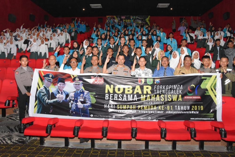 Nonton bareng film Susi Susanti di Trenggalek