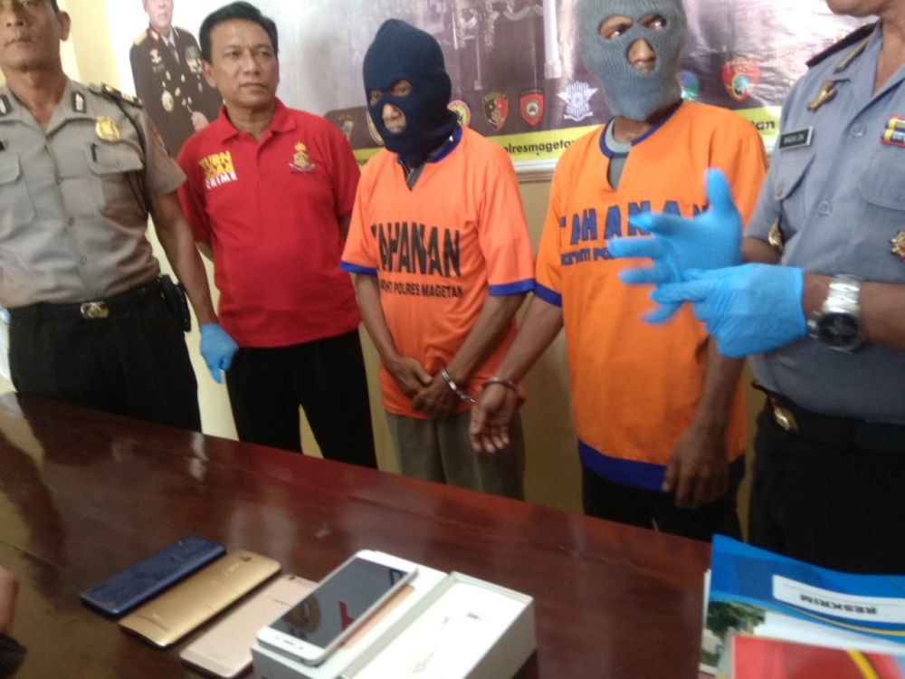 Kedua pelaku pencurian handphone ditangkap