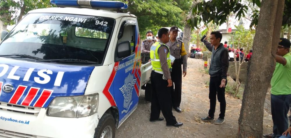 Polisi meminta keterangan atas tabrakan beruntun di Ngawi