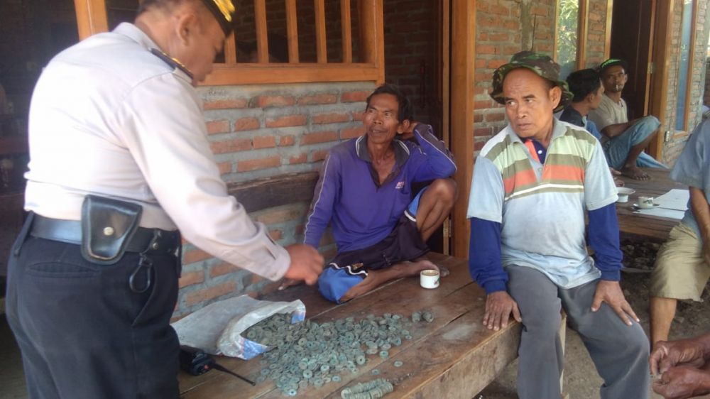 Ribuan keping uang koin kuno ditemukan warga Madiun