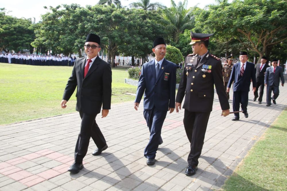 Bupati Anas menjadi inpektur upacara Hari Pahlawan di Banyuwangi