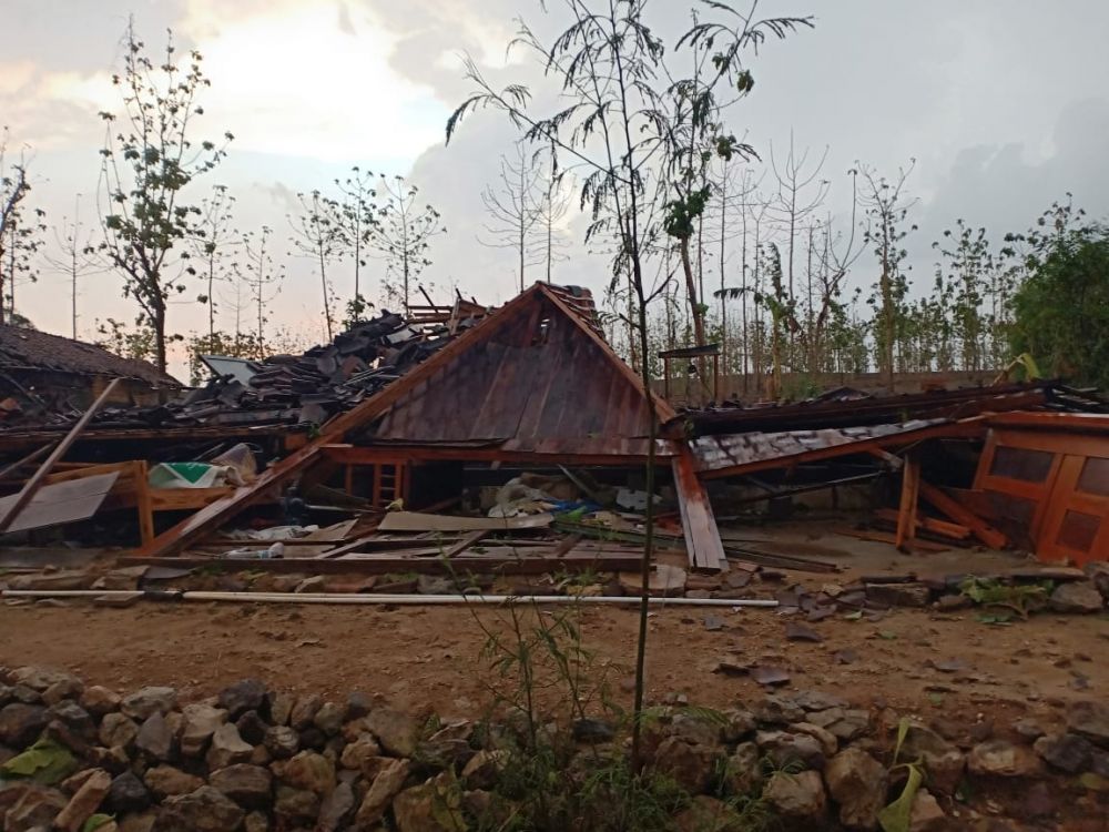 9 Rumah di Ngawi Roboh Diterjang Hujan Deras Disertai Angin Kencang