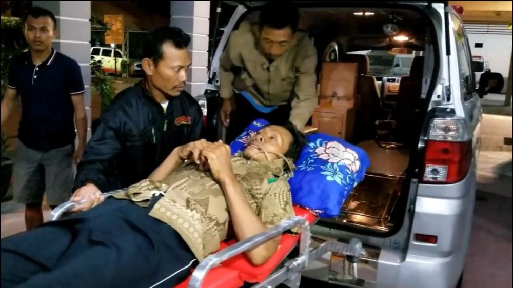 Dirawat 14 Hari, Kaki Pria ini Kembali Keluarkan Bambu
