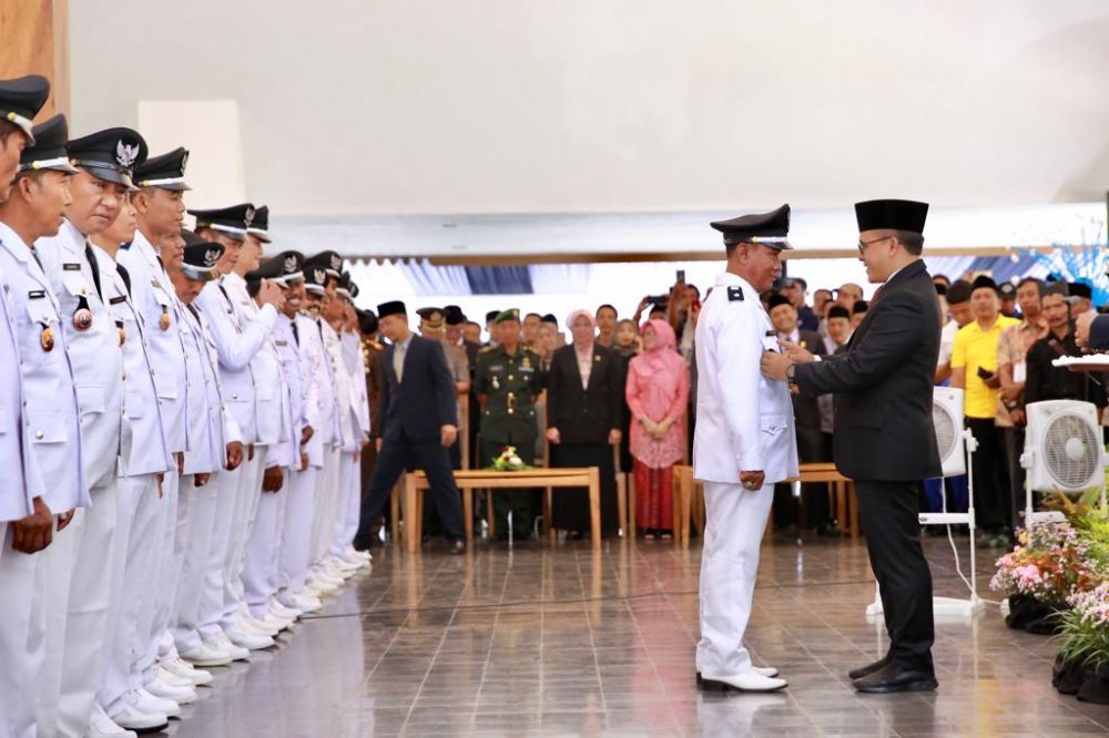 Bupati Anas melantik 128 kades terpilih