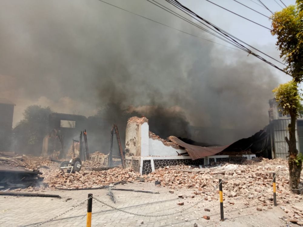 Gudang kasur di Pasuruan yang ludes terbakar