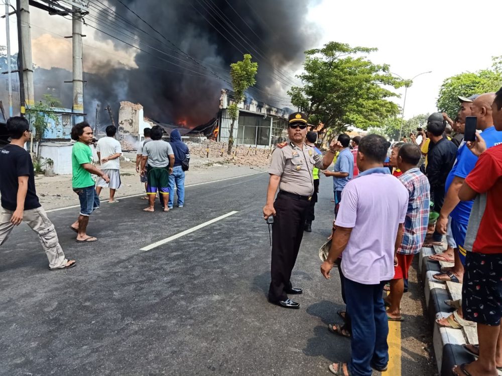 Kebakaran gudang kasur di Pasuruan