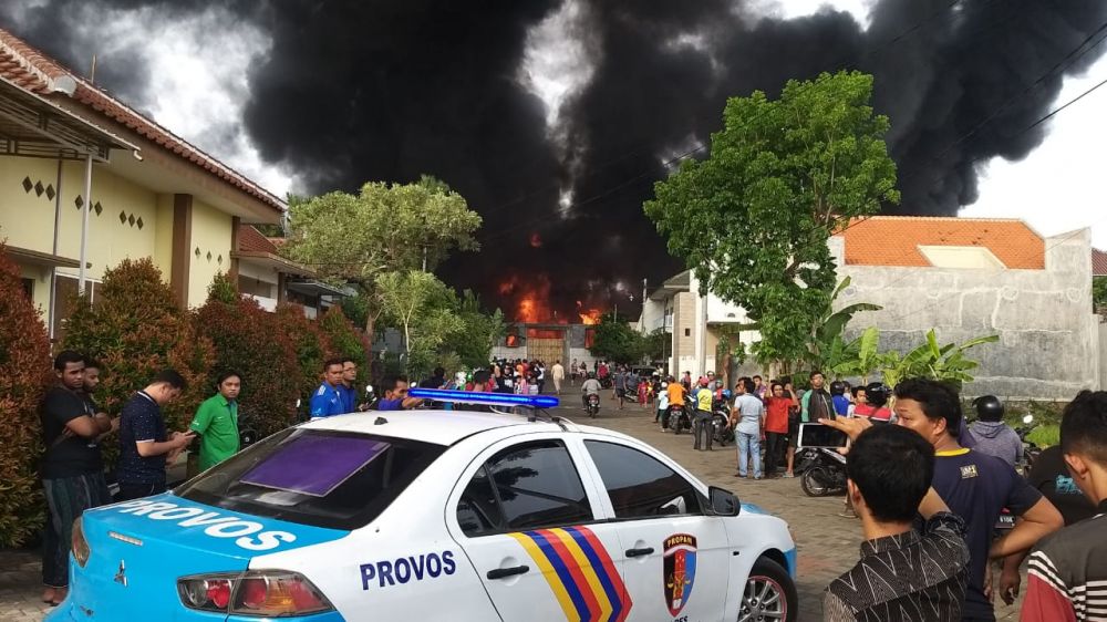 Gudang mebel di Kota Pasuruan yang terbakar