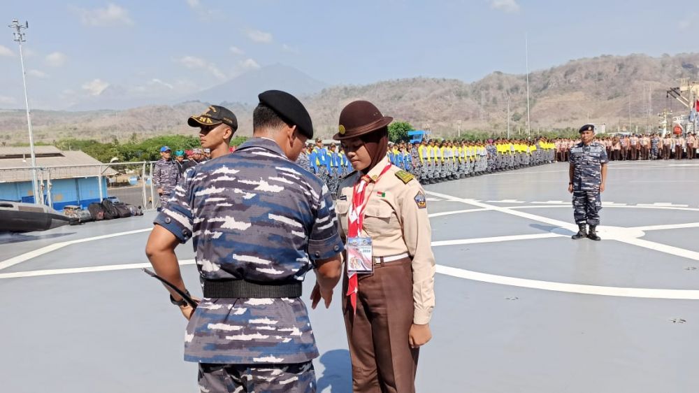 Ratusan Pemuda Banyuwangi Ikuti Latihan Bela Negara di Kapal Perang