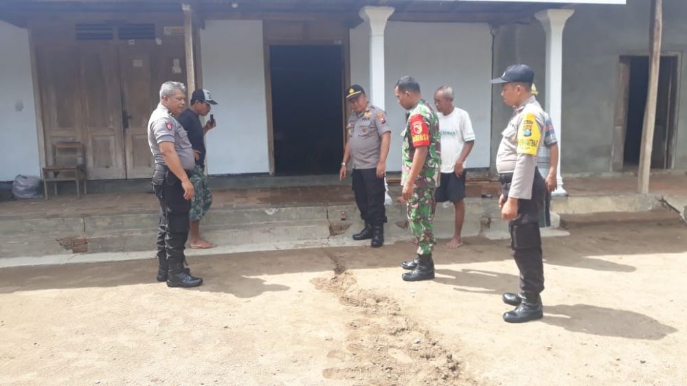 Retakan tanah di Ponorogo