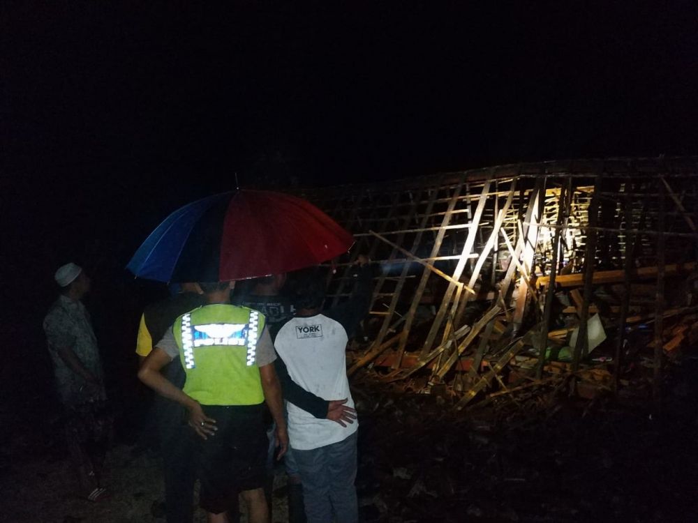 Rumah korban ambruk diterjang angin kencang dan hujan deras