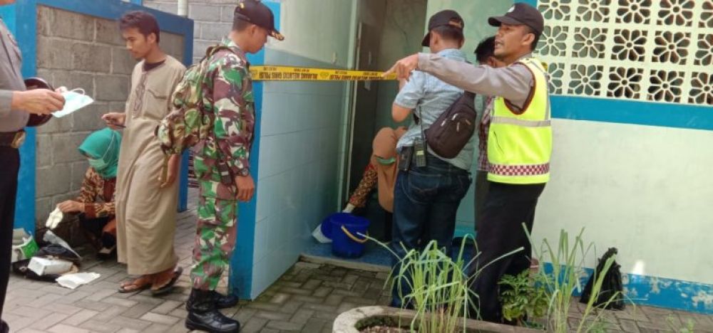 Polisi mendatangi lokasi penemuan jasad bayi di Magetan