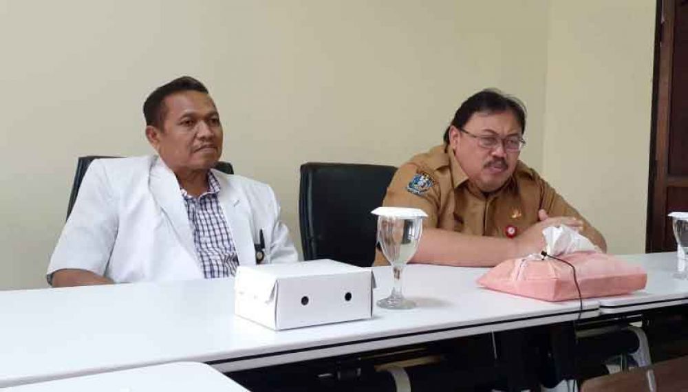 Direktur RSUP dr Soedono Madiun, dr Bangun Trapsila Purwaka berikan keterangan pers