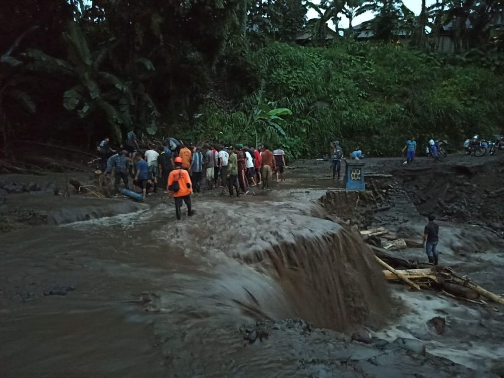 Banjir lumpur yang menerjang Blitar