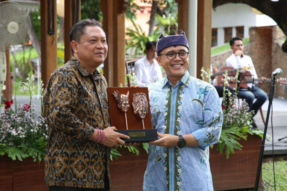 Bupati Abdullah Azwar Anas dan Wali Kota Denpasar Ida Bagus Rai Dharmawijaya di Pendopo Banyuwangi